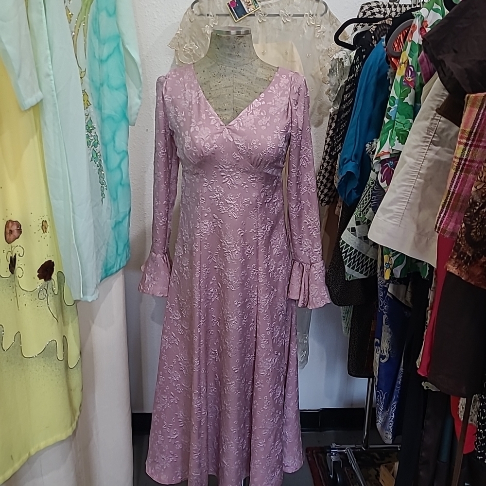 Embossed Vintage 70s Elegant Pink Floral Dress